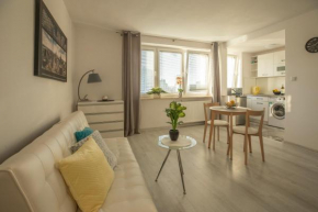 AC and Fast Wifi Modern Big Studio Apartment Emilii Plater 55